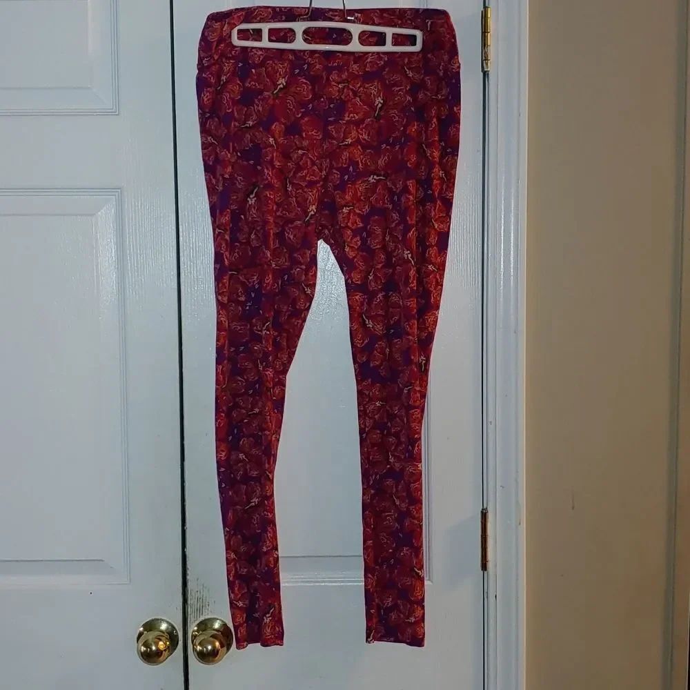 Lularoe Tall and Curvy red puple floral print leggings